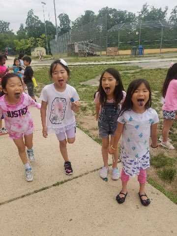 FirstGradeLynch's tweet photo. Only 5 days left of 1st grade!
 😭😁😭
#cantbelieveit
#popsicles https://t.co/79hoqmXtPN