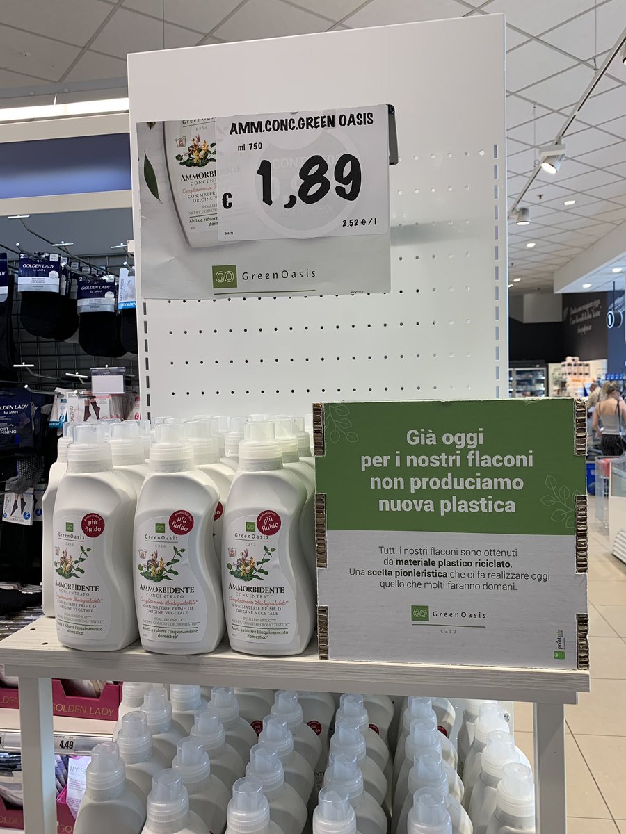 mgasbarrino's tweet photo. C è un solo modo x ridurre la #plastica in giro: NON PRODURNE di NUOVA!!!! Ecco perché @U2supermercato ha scelto solo contenitori di #PlasticaRiciclata x i suoi #detersivi #GreenOasisGO @ap_legambiente @retailwatch_it @Clazzati @_luigiconsiglio #sostenibilità #ecologia @Federdis https://t.co/MG0lD3rj4y