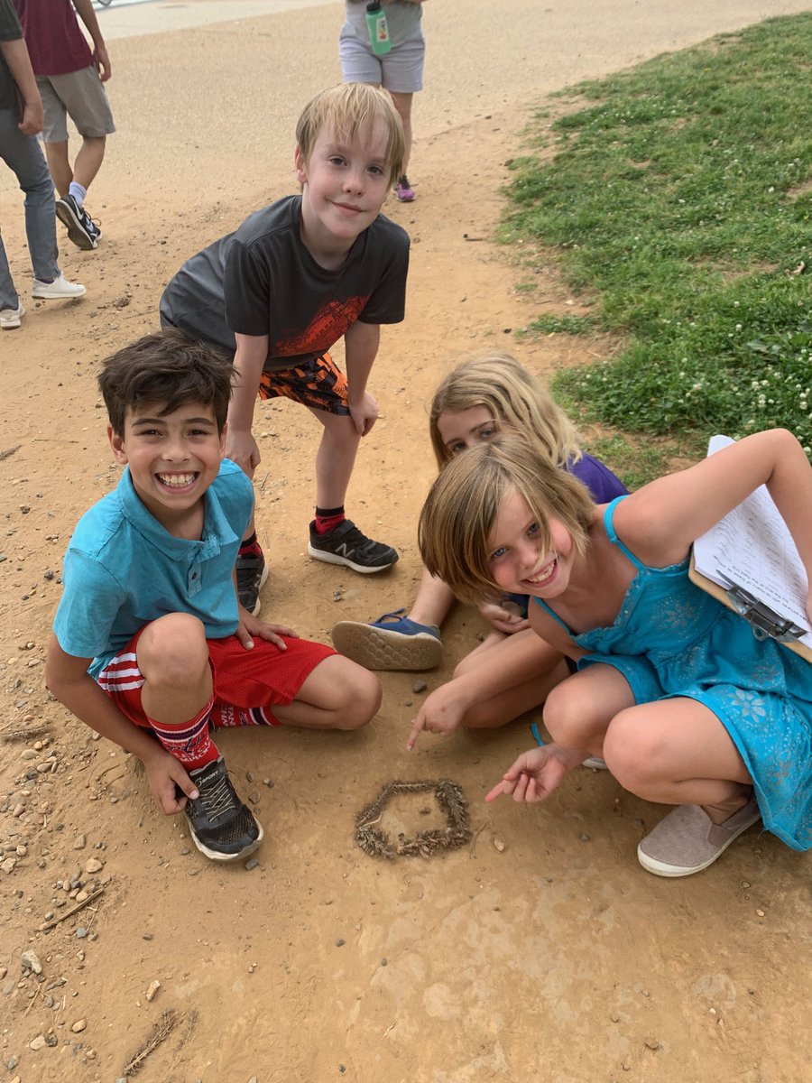 We made a pine cone pentagon on the mall!  #roteam2 ⁦<a href="/MsRomeroAPS/">Ms. Romero's Class</a>⁩