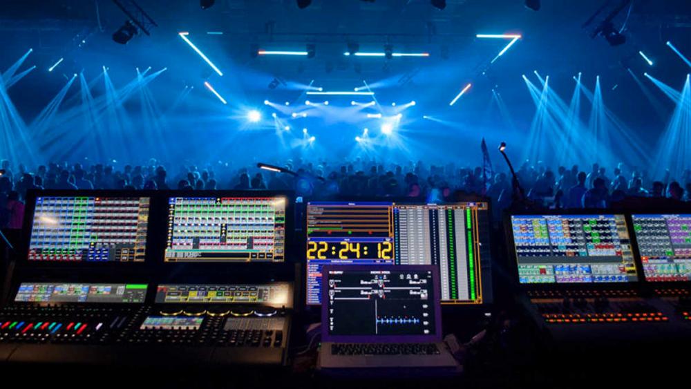 Robelighting's tweet image. #FOHFriday #consoleshot from Westfalenhallen in Dortmund, Germany at 2019 #MayDayFestival where Christopher Rostalski worked with Dirk Joachimsmeier, Hendrik Lochter, #EventtechnikSüdwestfalen &amp;amp; a design with @Robelighting #Pointe &amp;amp; #LEDBeam 150 luminaires (📸@eventelevator)