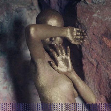 Avui finalitza la sisena edició del #WorldPaperGalleryBCN i us volem agrair a totes les galeries participants la vostra dedicació i aportació a la cultura de la nostra societat. 
Imatge de la fotografia que s'ha pogut veure a la <a href="/fiftydots/">Fifty Dots Gallery</a>