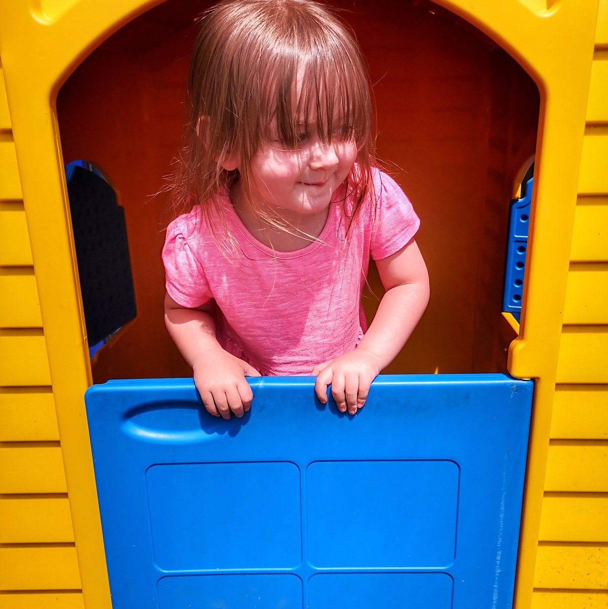WhatTheDadSaid's tweet photo. On our travels home today, piglet spotted this @SmythsToysUK and wondered where the horse was, she then proceeded to claim it as her house.
#whatthedadsaid #dadbloggers #daddyblog #daddybloggeruk https://t.co/2LWa86iIUb