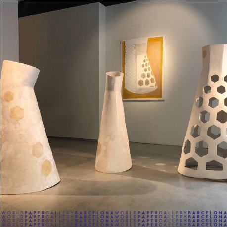 Avui finalitza la sisena edició del #WorldPaperGalleryBCN i us volem agrair a totes les galeries participants la vostra dedicació i aportació a la cultura de la nostra societat. 
Imatge de l'obra l'artista Laura Lio que s'ha pogut visitar a la <a href="/arturamonart/">Artur Ramon Art</a>