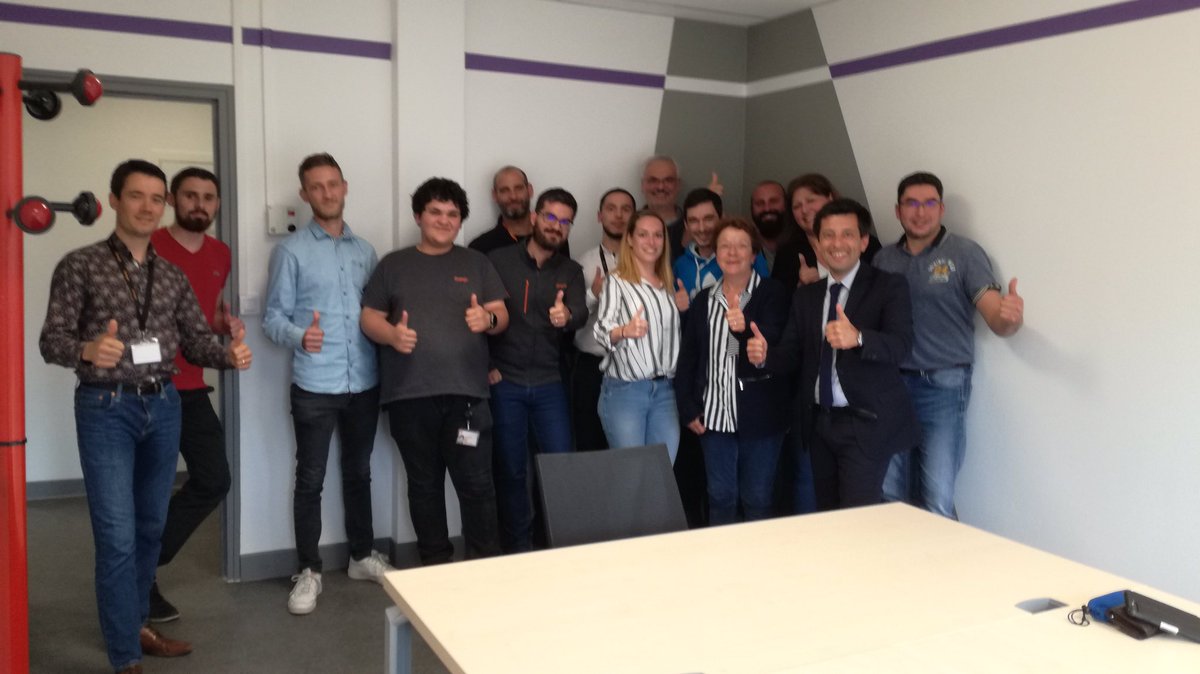 A_HADIDA's tweet photo. Merci aux équipes techniques #Orange de @villedetours pour ce moment d’échanges constructifs. Une rencontre qui donne confiance en notre capacité à relever collectivement nos grands défis de l’intervention @JacobsPierre @CedricContenet  @AchonSylvain @OrangeCVL https://t.co/FZpopN8Tb2