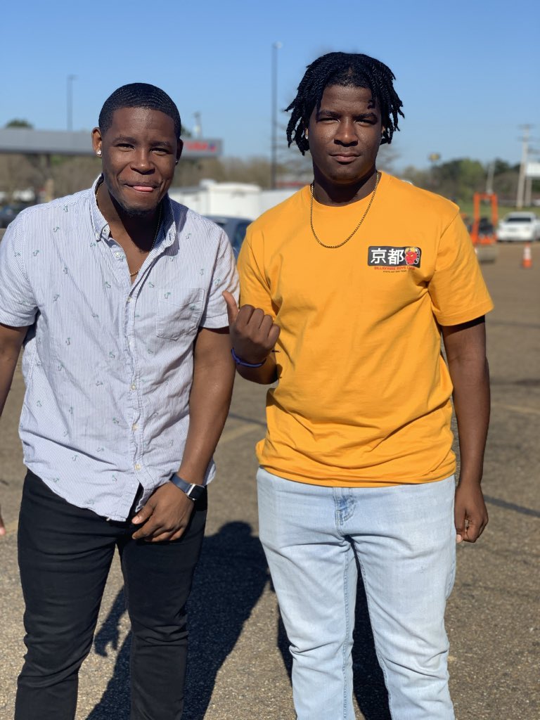 thatpat_'s tweet image. #WhosWhoOfJSU 
‘22 of JSU
Patrick Andrews (only answer to Pat 😂😂)
1 of 2 TWINNNNEMMMMMMM
° Laurel , Ms 
° Mass Communications major 😎
° Part-Time Procrastinator 🥴
° if you see me and i check yo ahh , it’s all jokes . don’t get upset 😂😂
#matchone🍃