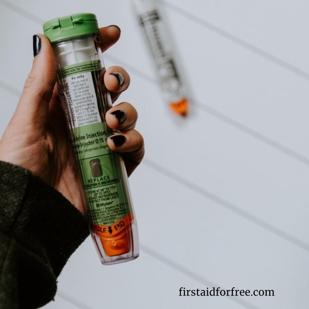 firstaidadvice's tweet photo. Would you know how to use an EpiPen in an emergency situation? Seconds count when dealing with a true Anaphylactic reaction! 

#firstaid #firstaidfacts #firstaidCPD #CPR #firstaid #CPRinstructors #CPRtraining #CPRcertified #CPRclass #CPRcertification #AED #CPRinstructor https://t.co/MsgUJQYQR9
