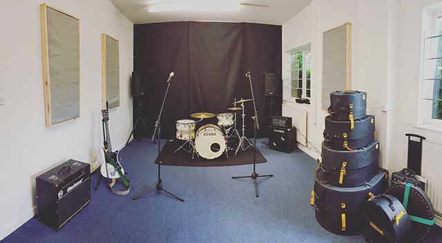 Special introductory offer!! £20 for 3 hours on your first rehearsal at @archivestudiosbath 🤙🤙Call me to book on 07850575442
°
°
°
#bathmusic #rehearsalspace #specialoffer #bands #jam #practice #create #inspiration #write #record #tama #blackstar #go… bit.ly/2K3BBJm