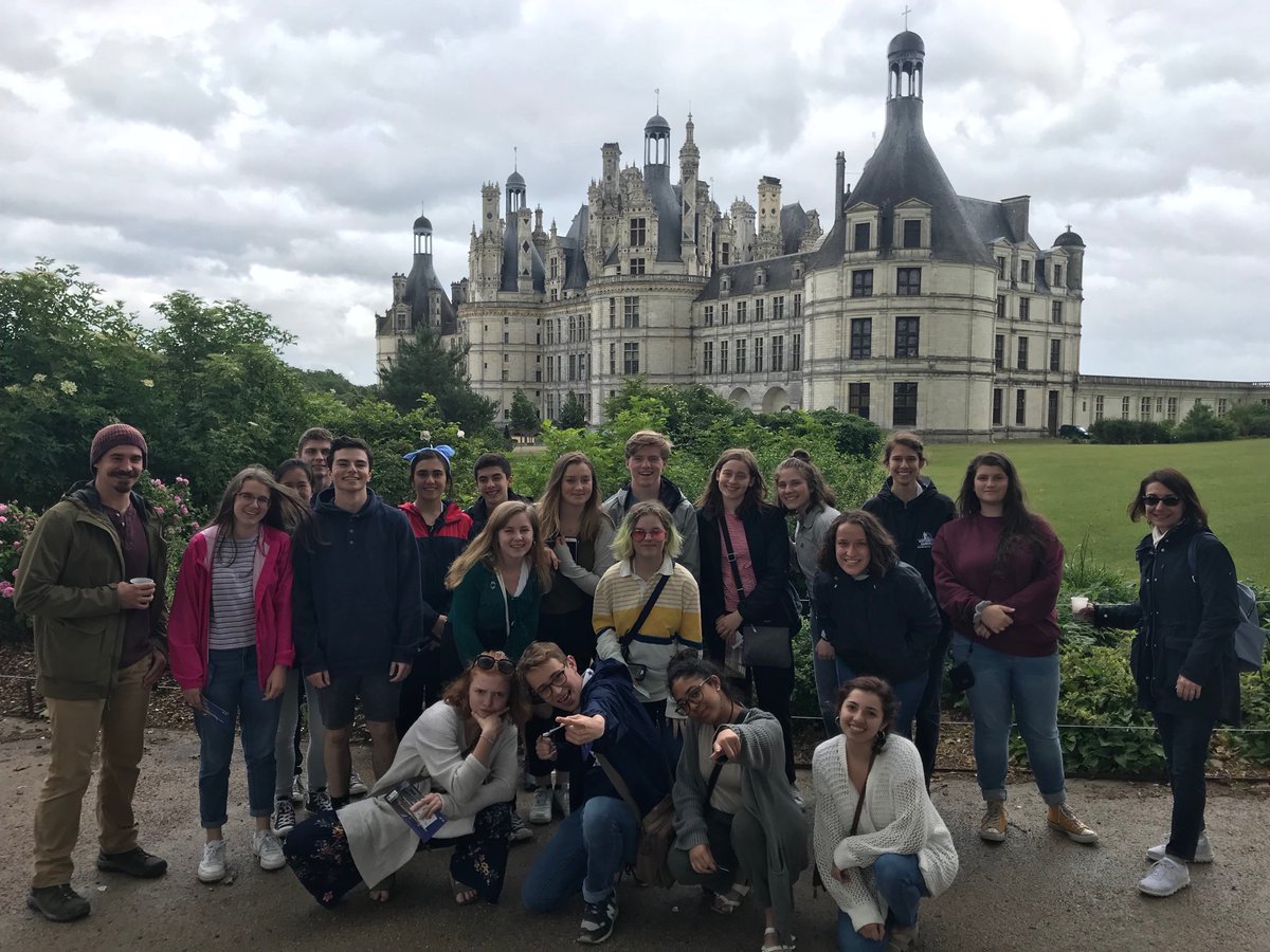 profdefrance's tweet photo. Our second day in the Loire Valley.  The rain and the wind did not stop us from appreciating the beauty of the castles of Chenonceau and Chambord!  @WKHSWolves
@TWHS_Cardinals
@wcsdistrict
@QuoiDeNeuf_Mme
@madame_hill
@Laird9Laird
#allezwotown
#itsworthit https://t.co/1pbW0l2Nzc