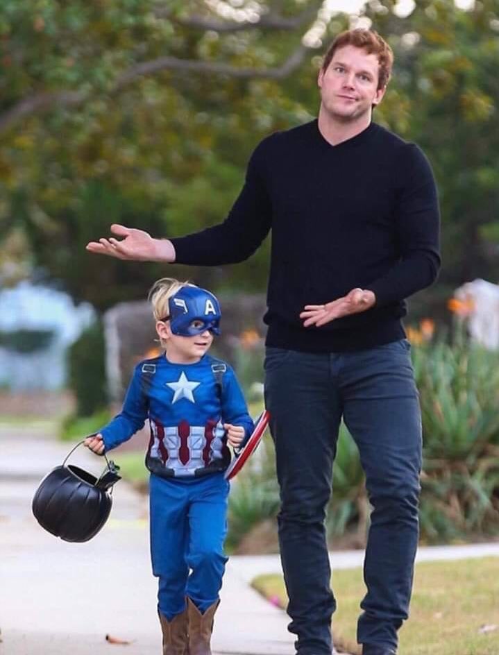MultiversoTM's tweet photo. Cuando eres Star-Lord pero tu hijo es fan del Capitán America...

https://t.co/qxx1sQ0tmK