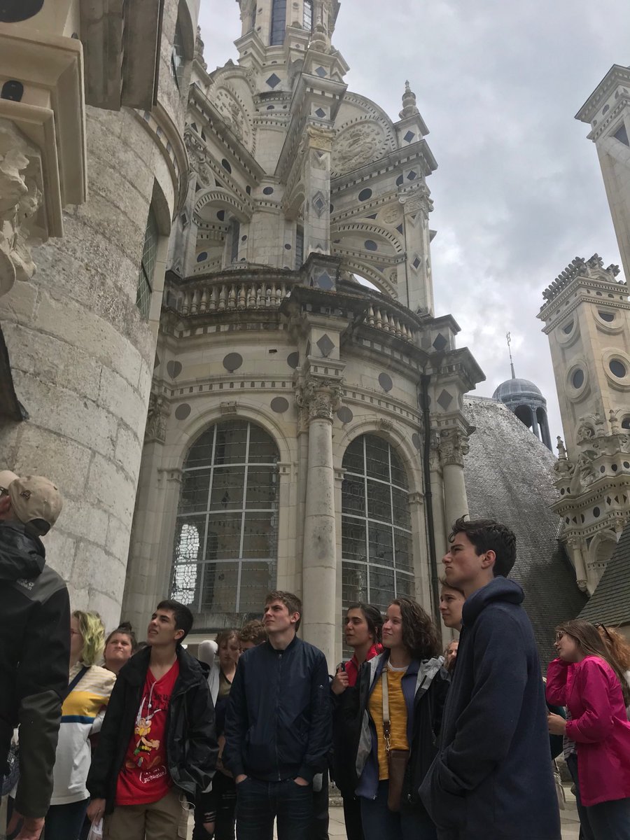 profdefrance's tweet photo. Our second day in the Loire Valley.  The rain and the wind did not stop us from appreciating the beauty of the castles of Chenonceau and Chambord!  @WKHSWolves
@TWHS_Cardinals
@wcsdistrict
@QuoiDeNeuf_Mme
@madame_hill
@Laird9Laird
#allezwotown
#itsworthit https://t.co/1pbW0l2Nzc