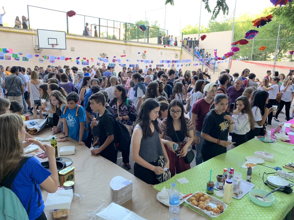 Un any més, un gran èxit de la nostra festa solidària. Moltes gràcies a tots els que l’heu fet possible!! ❤️🧡💛💚 @fsjoanbosca18 <a href="/openarms_found/">Open Arms ENG</a> <a href="/OxfamIntermon/">Oxfam Intermón</a> <a href="/INSjoanbosca/">Institut Joan Boscà</a>