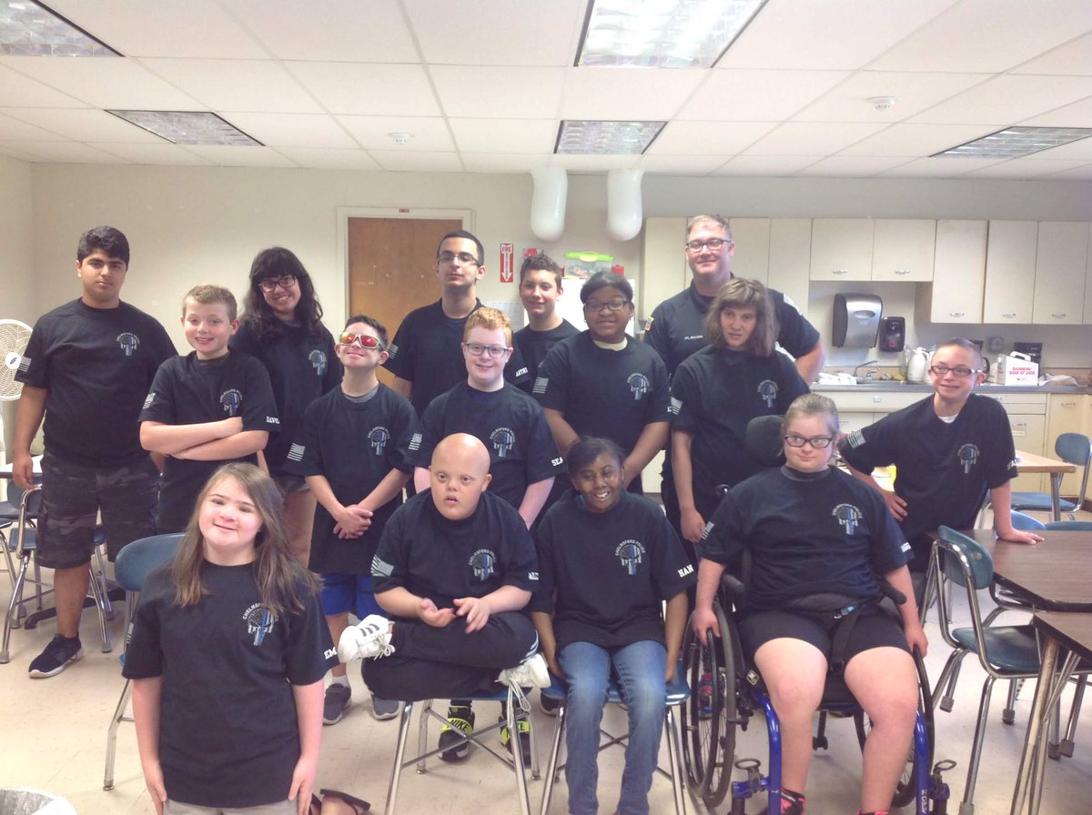 SRO_Sullivan's tweet photo. What an amazing way to spend the last Friday of the school year... on a field trip to the police station with all my friends from Ms Curran’s and Ms Porten’s classes!  @chelmsfordpd #srosmatter https://t.co/EPkB4KopJe