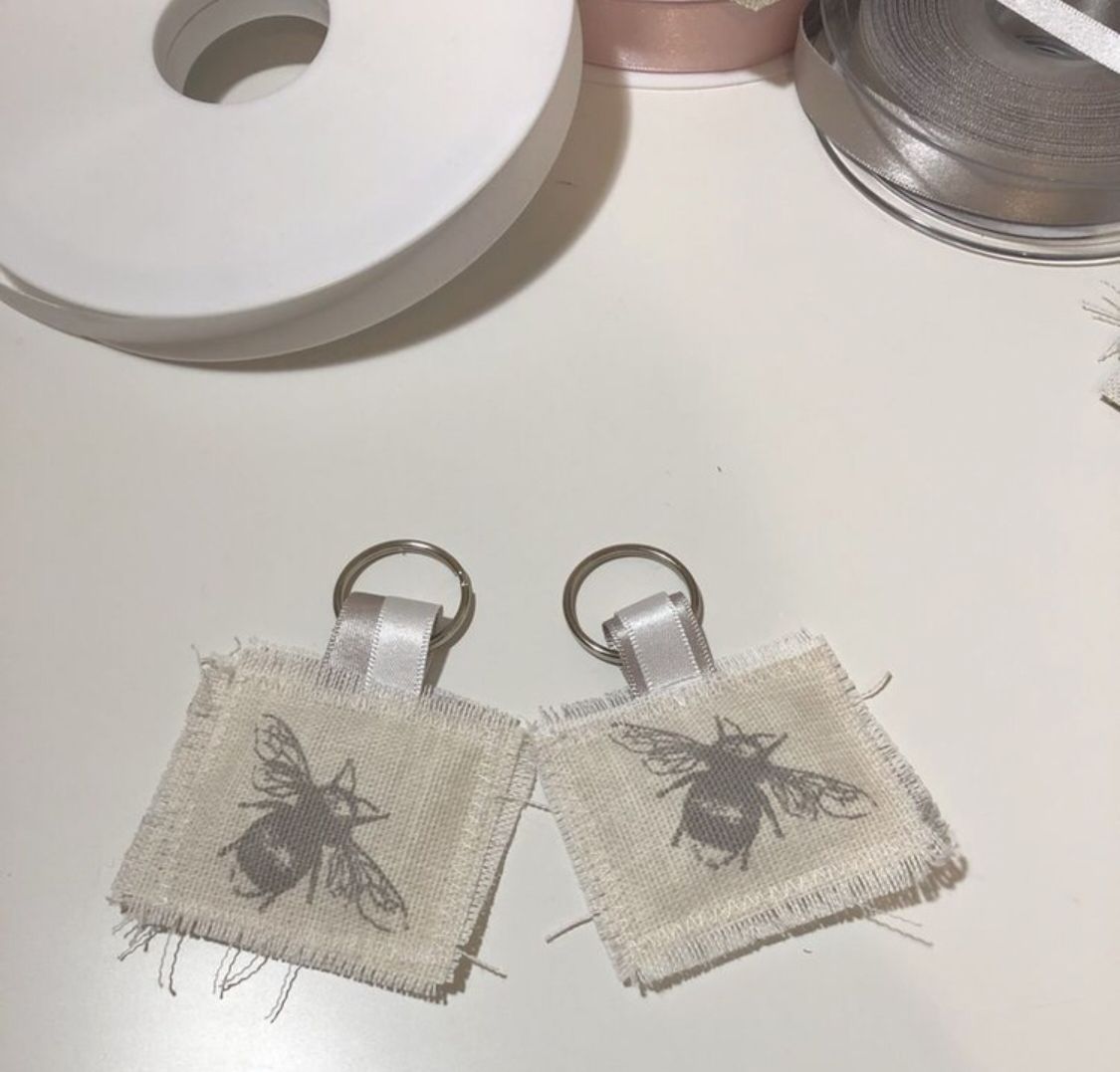 Beths_Boutique's tweet image. 🐝 Our keyrings are £3  you’ll find these on our website! 
#keyring #keyringcollection #handmade #handmadekeyring #handmadeitems #talkhandmade #makersmovement #handmademaker #sewingproject #sewingfun #bee #beekeeper #gifts #smallgifts #postalgift #savethebees #etsy #shopify