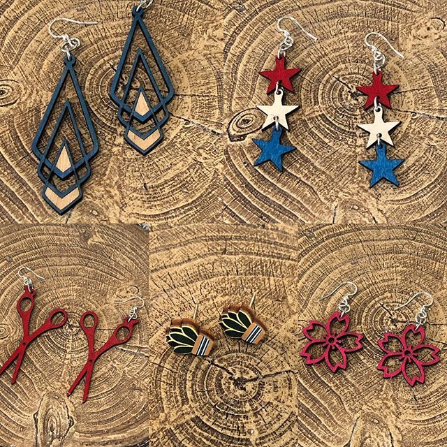 Super Adorable Wooden Earrings are IN! Check out all the styles we have on our website! 😘
.
.
.
#woodenearrings #woodjewelry #woodaccessories #greentree #mompreneur #cozycallalily #gsoboutique bit.ly/2I0KzF4