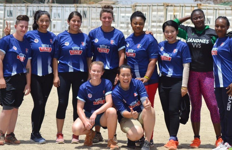 Kinloss_Bks's tweet photo. Good luck to all the #women taking part in the @FIFAWWC! Some of the @BritishArmy females on #OpTRENTON have been keeping up their skills playing #football with other armed forces and NGO's deployed in #SouthSudan part of @unmissmedia.
#BuildingRelationships #ForgingFriendships https://t.co/ZwWiqzODgs