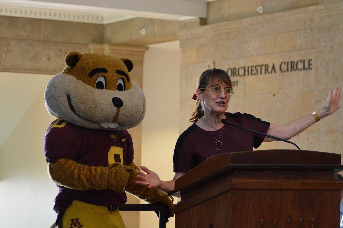 isssumn's tweet photo. Thanks to @KFKaler for always being ready to welcome #UMN international students and introduce them to Goldy and his antics! #ThankTheKalers https://t.co/MeQNfHLGlk