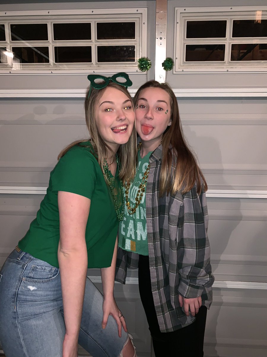 mbochenekk's tweet photo. HAPPIEST BDAY ERIN!! love u w all my heart miss u so much hope today is the best 😙🤩 @erin6701 https://t.co/oNf8QTstnN