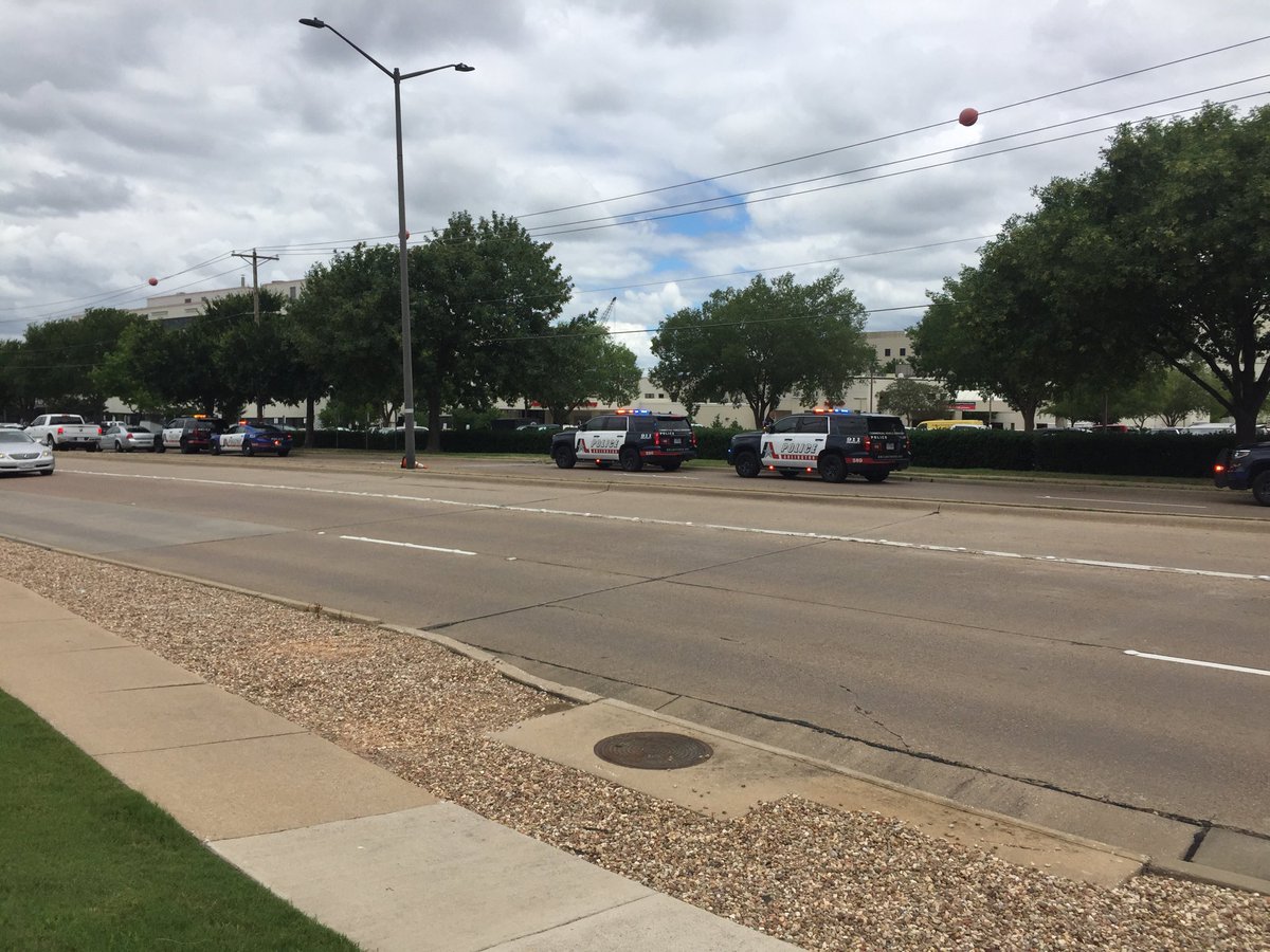 TVNewsBrooke's tweet photo. Officers lining up at ⁦@MedCArlington⁩ for a #GrandPrairiePD Officer involved in a crash on #PGBT. More info to come. ⁦@CBSDFW⁩ https://t.co/yD0KxBUxtU