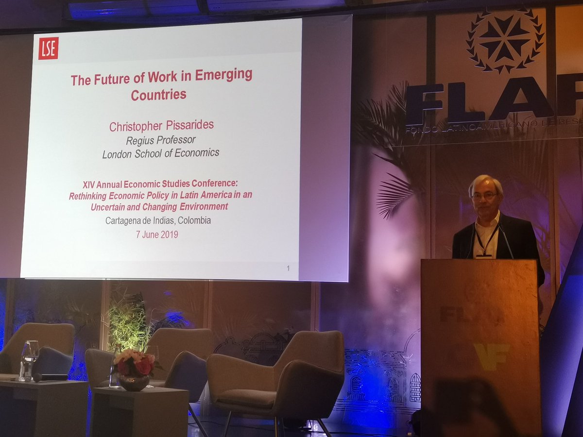 rmendez86's tweet image. Aquí en una conferencia con un premio nobel. #structuraltransformation