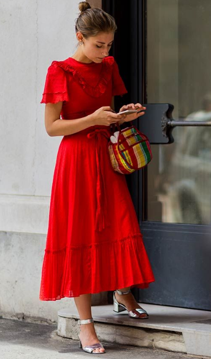 bossamx's tweet photo. #BossaLook desde el color de tus zapatos, una denim jacket, un cinturón, checa estas formas de llevar un vestido rojo ❤️ https://t.co/myCJ2xtCeA
