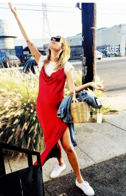 bossamx's tweet photo. #BossaLook desde el color de tus zapatos, una denim jacket, un cinturón, checa estas formas de llevar un vestido rojo ❤️ https://t.co/myCJ2xtCeA
