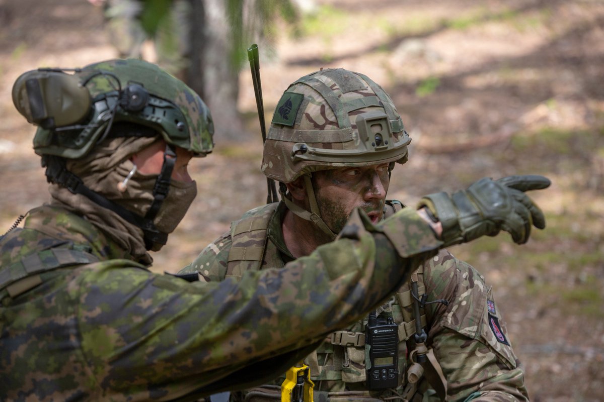 Maavoimat's tweet photo. Bilateral cooperation in the Exercise #saber19, this time in the Finnish forest #vyks #kajk #bcoy #uwfex19 @KaartJr @1_Royal_Anglian https://t.co/xy3kAkQVG4