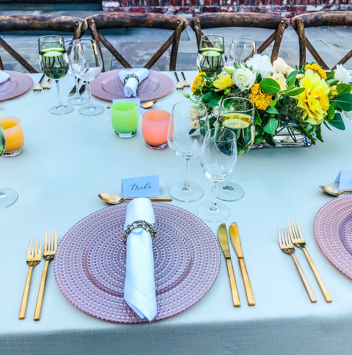 PalaceCafeCater's tweet photo. Beautiful table setting for our private client. #catering #tablesetting #flowerbouquet #bayareaevents #BayArea #Hospitality #privateevents #caterer #fullservicecaterer https://t.co/qaeWMdFQCn