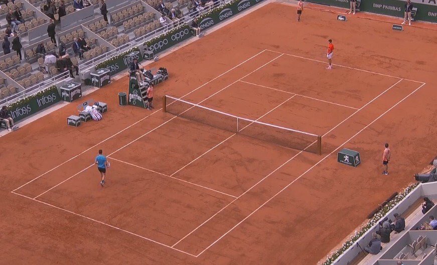 Tsobretenis's tweet photo. #RGenTST ¡Partido suspendido! Por lluvia la semifinal entre Djokovic y Thiem se postergó para mañana.
El austriaco ganaba 6/2 3/6 3/1. https://t.co/RDBOaNFwBH