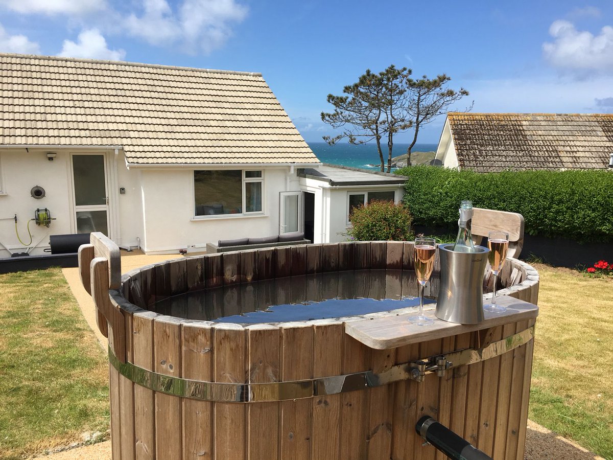 Cornwall pet friendly cottage with private hot tub, still plenty of summer availability, sleeps 4 book online...
bit.ly/319An4y
