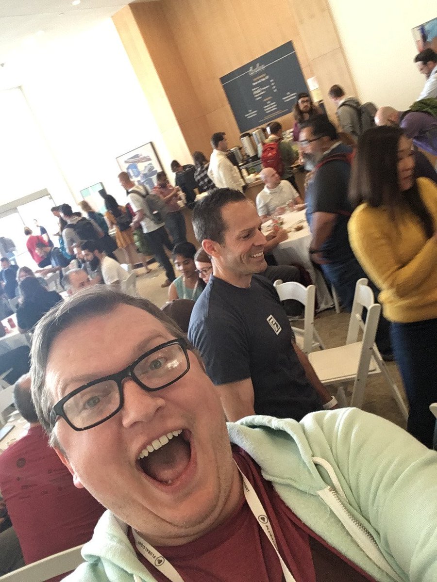 3chordme's tweet photo. Selfie with WorkFront's VP of UX.
#WorkfrontHunt #FrontUtah https://t.co/leOTQdV2pW