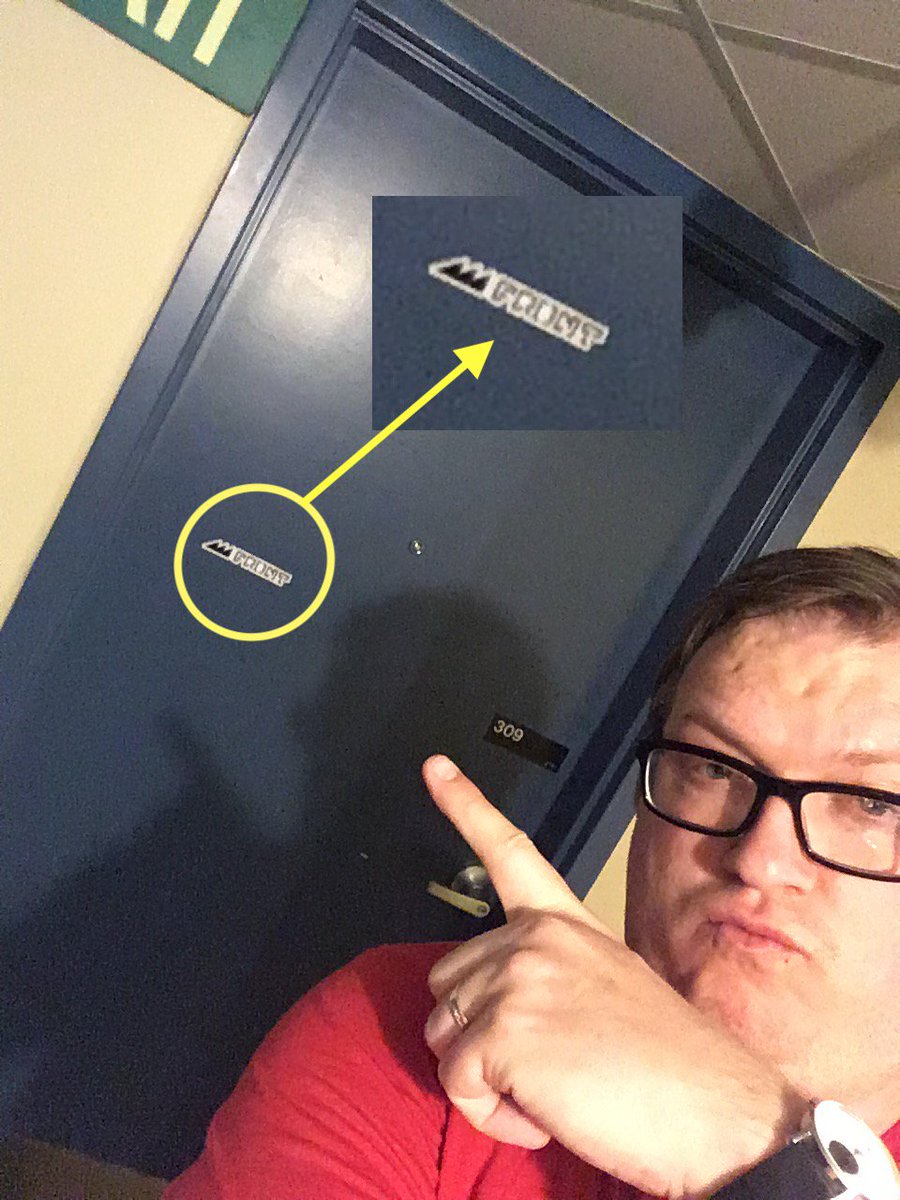 3chordme's tweet photo. A blue *front* door.
#WorkfrontHunt #FrontUtah https://t.co/L66jn2kCNZ