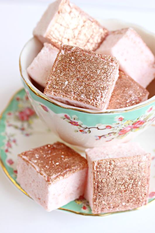 We just took “glamping” to a whole new level ⛺️ 😝 glittery rosé marshmarshmallow s’mores. Just add graham cracker, 🍫, and 🔥 ow.ly/nCPG30oU3xp