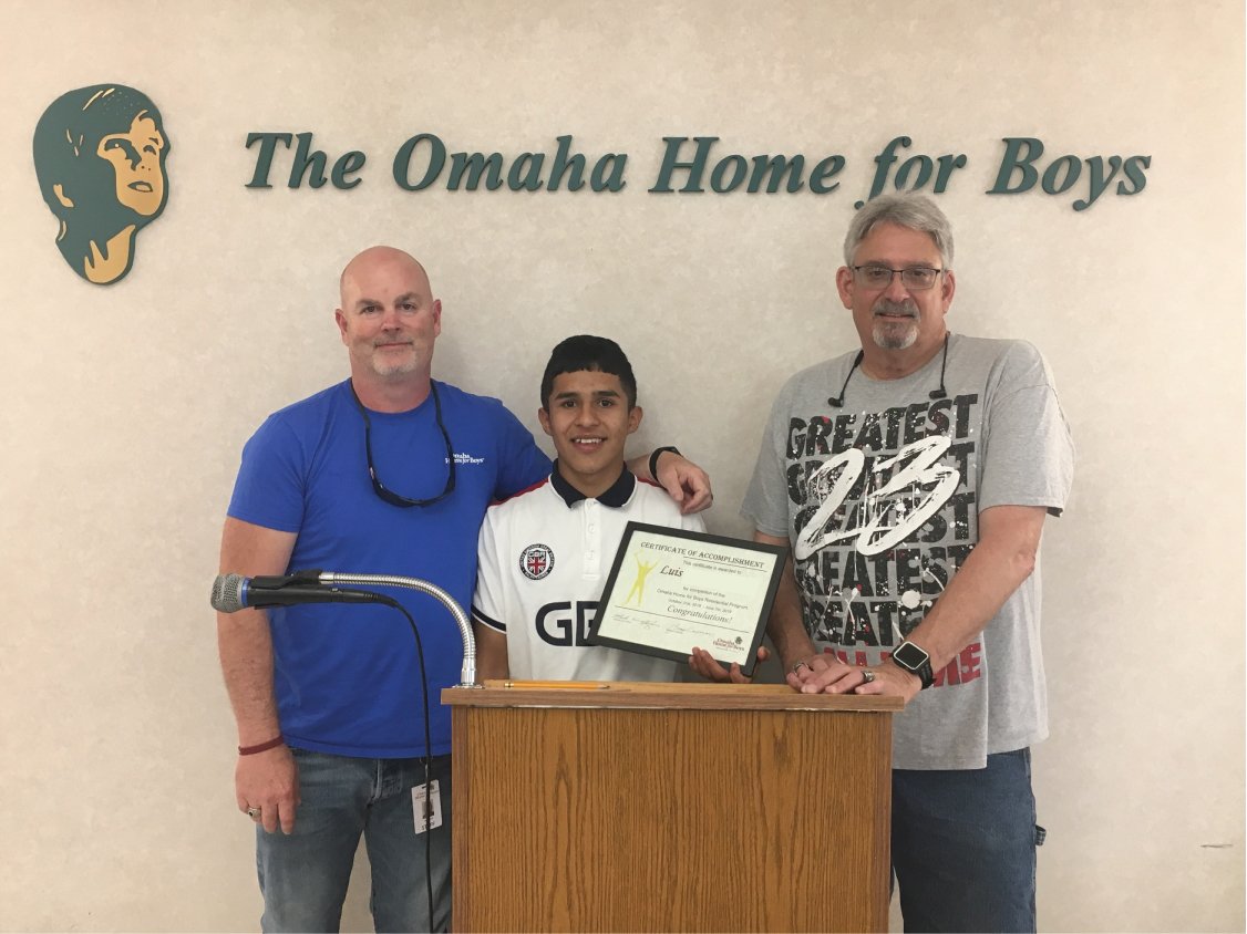 OmahaHomeForBoy's tweet photo. Seven months, a few trials, lots of growth and many successes mark Luis' time at Omaha Home for Boys. Today at his graduation ceremony, Luis remarked, 'What can I say, I'm happy!" We're happy for you, Luis! #OHBStrong https://t.co/kIa34yAso6
