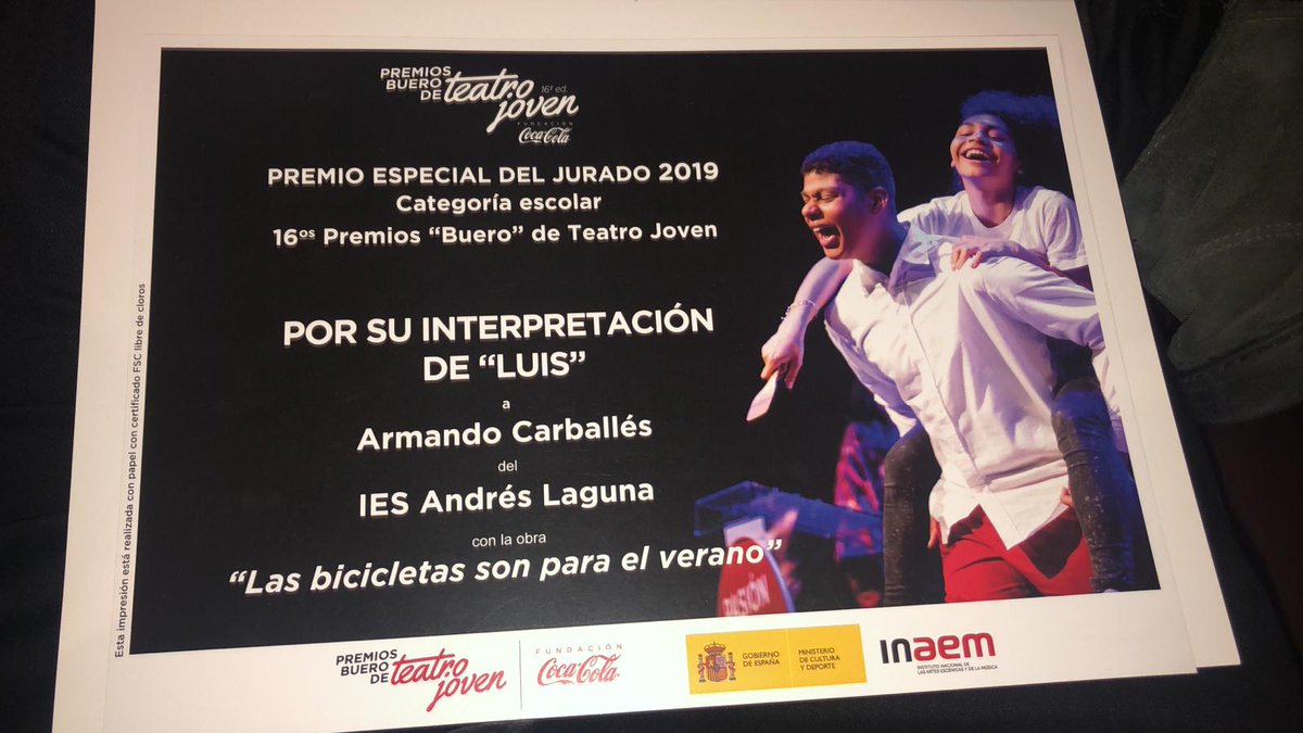 IESAndresLaguna's tweet photo. Armando Carballés, alumno del centro, recibe Un premio especial del jurado por su interpretación de Luisito en “Las bicicletas son para el verano”. De los premios Buero de teatro joven de la fundación Coca-Cola https://t.co/dRVfyiKcBa