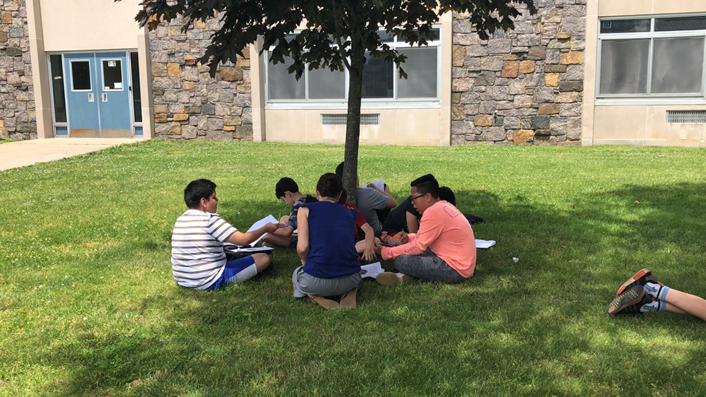 MMcCabe31's tweet photo. Perfect weather for writing outside! ππ #English6 #EMS https://t.co/wD1cGNdQIX