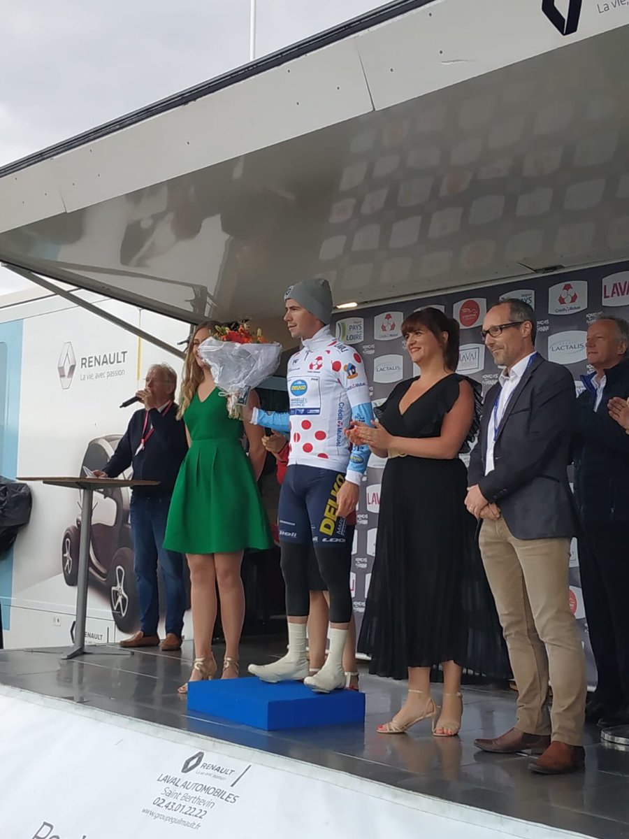 À l’avant aujourd’hui sur la 1ère étape des Boucles de la Mayenne, merci pour vos encouragements ! ☔️
Je porterai le maillot de meilleur grimpeur demain ! 🚵🏻‍♂️

#795BladeRS #rideyourdream #lookcycle #carboncore #CorimaWheels #punchpower #ekoi