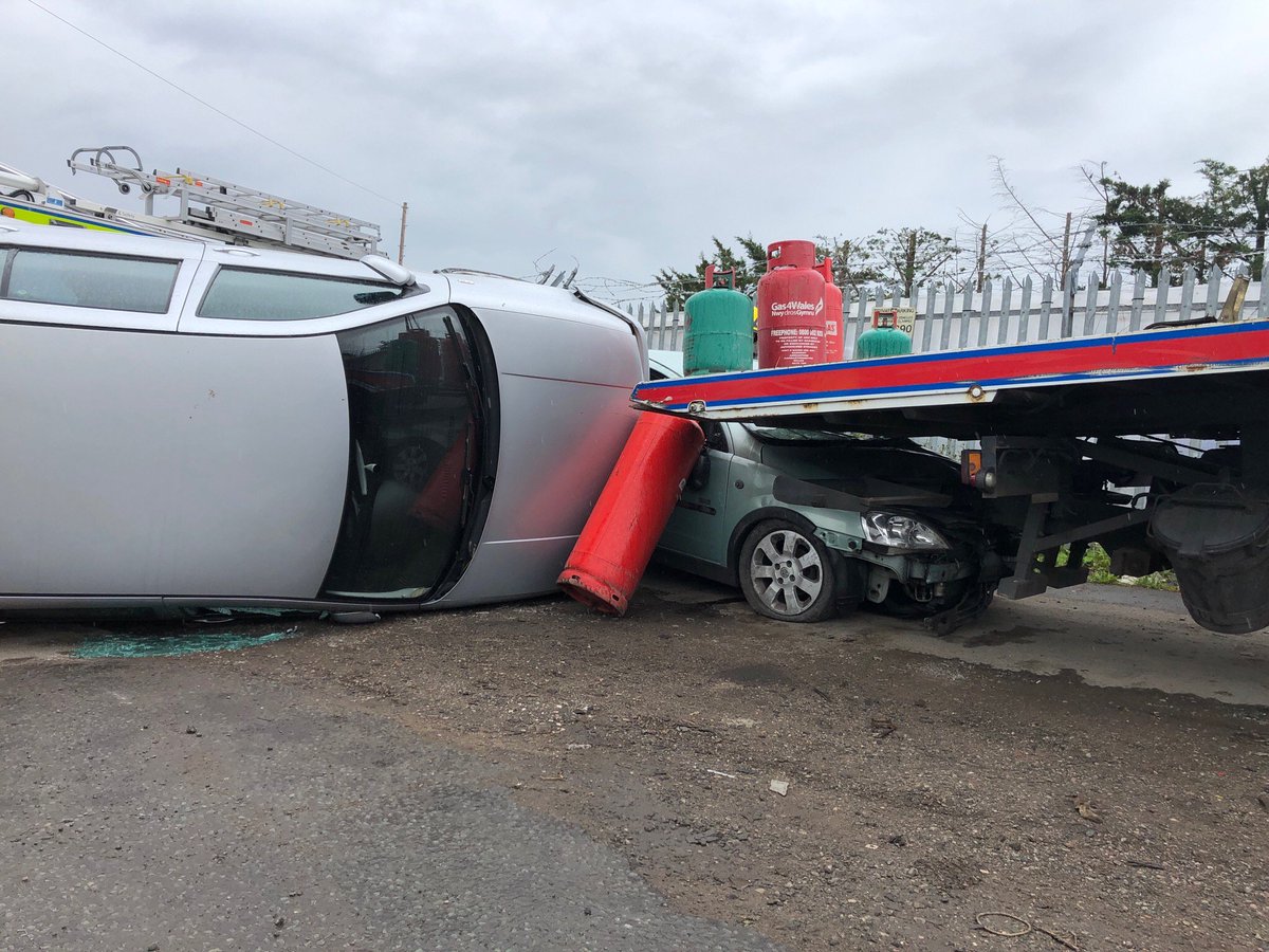 PoweyLaneFS's tweet image. Good (if a little wet) afternoon of training making full use of our in-house RTC Instructor WM Harrison taking Green Watch through some challenging evolutions set up by @HGG_Recovery. 
Several techniques where used that replicated incidents the station has attended recently.