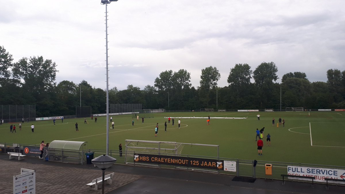 1e potjes na bowlen, fielden en vangen. Great spirit on a rainy evening.