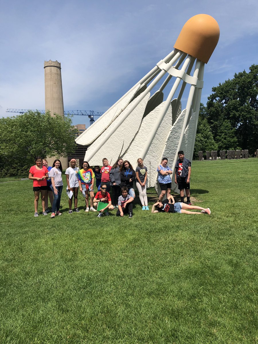 EHenderson626's tweet photo. We couldn't leave the Nelson-Atkins without seeing our famous shuttlecocks. #PBeTheChange @CCMSTigers https://t.co/zJS6y4qmT1
