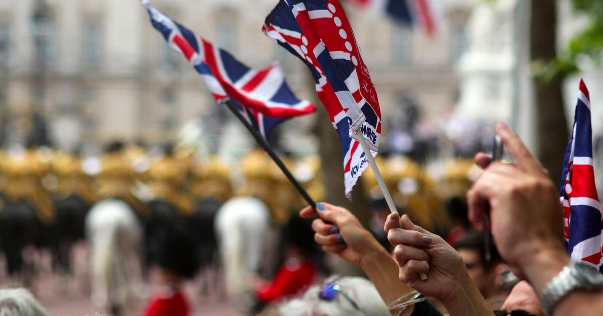 keetooapp's tweet photo. The Queen’s iconic Birthday Parade is here! Celebrate Trooping The Colour in style and then grab some Keetoo credit and head out to London to check out more of the sights and sounds of the city for yourself 👑
#keetoo #london #TroopingTheColour https://t.co/98ZFa3gK6a
