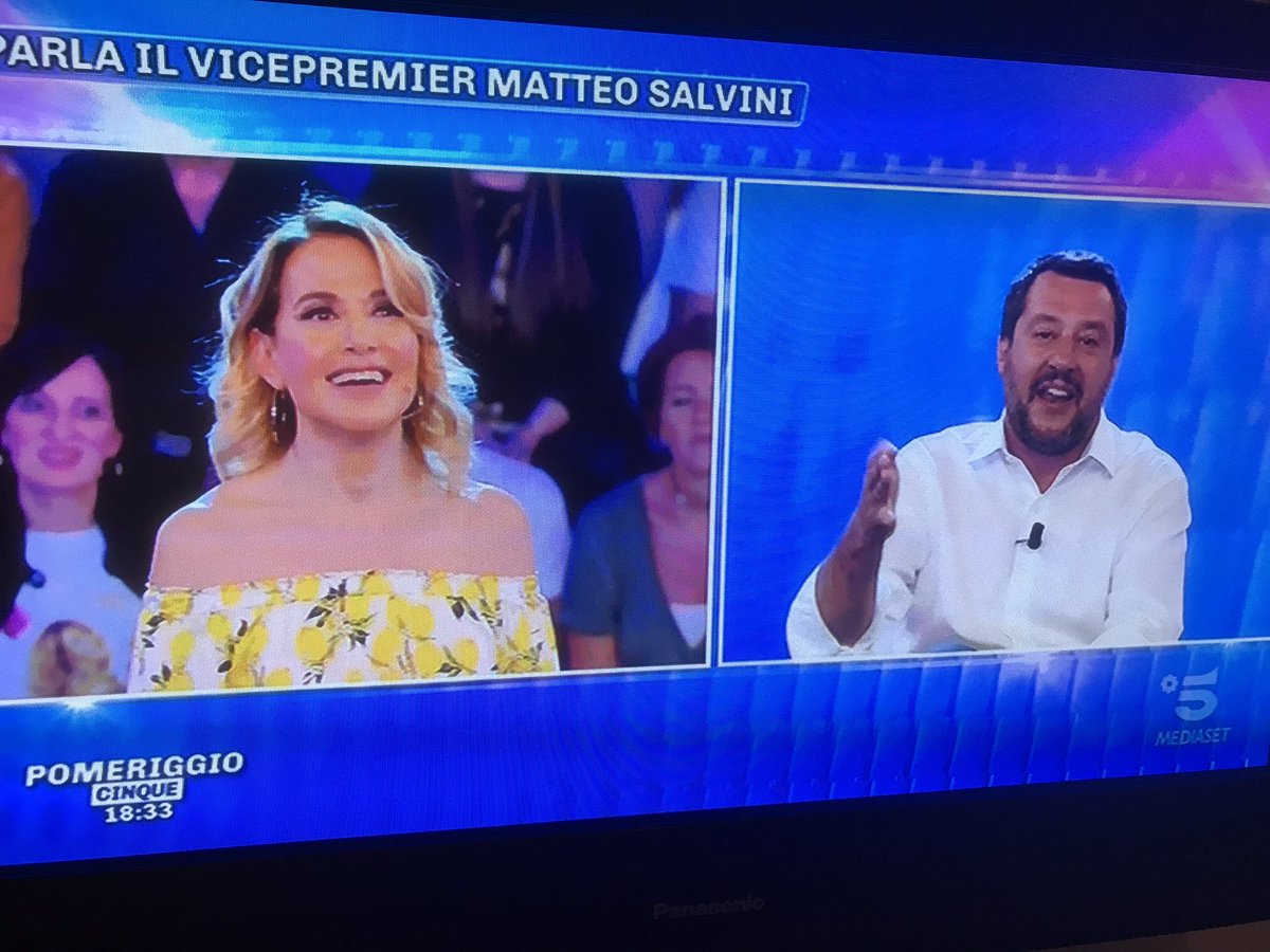 danielecina's tweet photo. Oggi in Lussemburgo si è svolta un'importante riunione di tutti i ministri dell’Interno dei 28 Paesi UE. 
Temi affrontati: sicurezza e immigrazione. 

Unico assente, il ministro dell'interno italiano Matteo #Salvini. 

Nulla da aggiungere vostro onore.

#primabarbaradurso https://t.co/qcGQMXf2tP