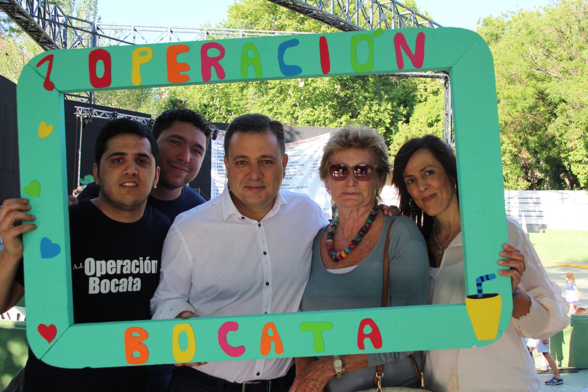 Selopezmanuel's tweet photo. Hasta las 12 de esta noche podéis disfrutar de una nueva edición de la @OpBocataAB para un proyecto de Manos Unidas en El Salvador en la Caseta de los Jardinillos. Un lugar privilegiado de una agenda solidaria privilegiada. https://t.co/ZG8sveBiu9