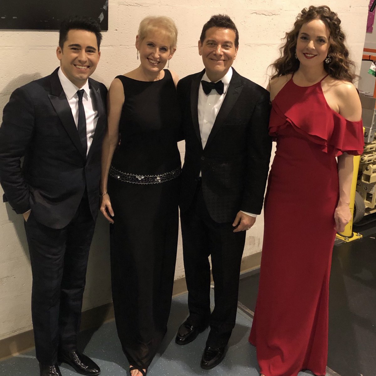 GenuineJLY's tweet image. Thank you @jazzdotorg and @MichaelFeinstei for assembling such a knockout group for your tribute to Lerner and Loewe. I love these great people. xo JLY @melissa_errico @LizGoesOn #MichaelFeinstein #LizCallaway #MelissaErrico #JohnLloydYoung #JazzatLincolnCenter
