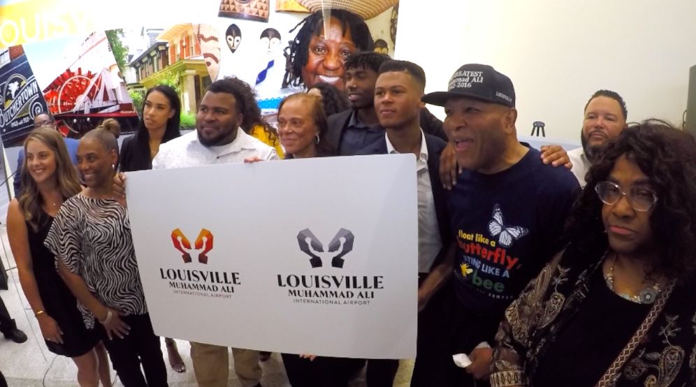 MuhammadAli's tweet photo. The newly named 'Louisville Muhammad Ali International Airport' and official logo was unveiled yesterday by Mayor Greg Fischer. There is no better way to honor #MuhammadAli than to invite people at the gateway of this remarkable city.  #AliWeek  #WhatIStandFor #GenerationAli https://t.co/B2D3X1sOC1