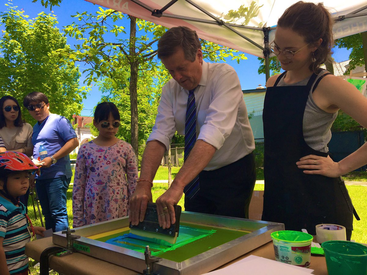 JohnTory's tweet photo. This year – the fourth year of the program – #ArtsInTheParksTO will bring hundreds of free events to nearly 40 parks in neighbourhoods across the city. For more information or to find a local event or activity near you visit: https://t.co/1GZDQSuoR5 https://t.co/z3pC5eWIo6