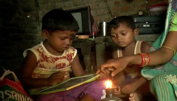 otvnews's tweet image. Re-Up: #CycloneFaniAftermath: Over 30% of Puri still without electricity 
odishatv.in/odisha/cyclone…