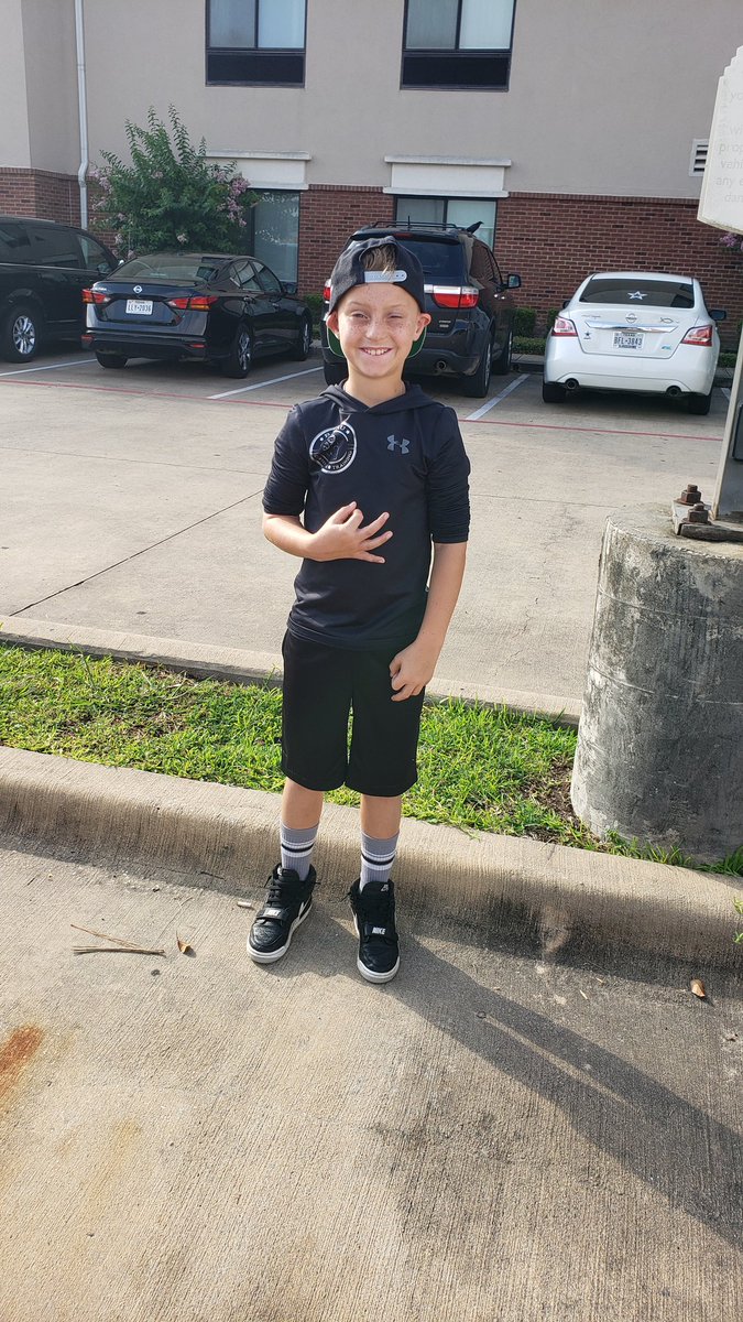 GainesDabin's tweet photo. All checked in and ready to go!!!
#ReadyForPractice #WHYIGRIND #BTruQBTraining #D1Savage
#AllStarGame #Houston
@GWoodDogPound @PlayBookAthlete @baylintrujillo @CoachMattioli @d1_savage @Youth1Football @GaGridiron1 @GroundYouth @BretCooper43 @ODFBall @QBHitList @QBmag https://t.co/qIPc8wlZBE