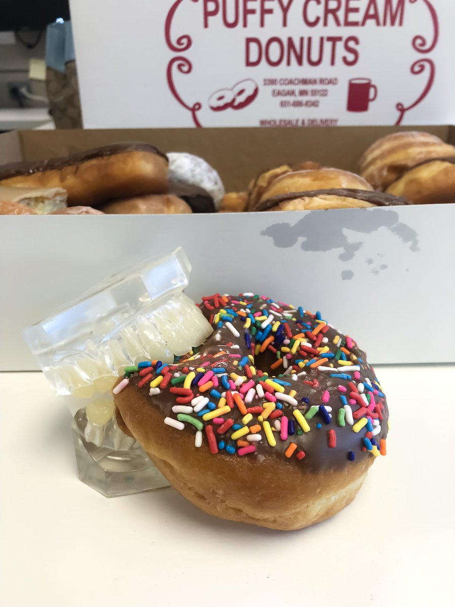 PattersonDental's tweet photo. If there ever were a justifiable day to sink your chompers into a doughnut (or 7), it's today! #NationalDoughnutDay #RememberToBrush π©π¦·π©π¦·π©π¦· https://t.co/UlIAectsJD