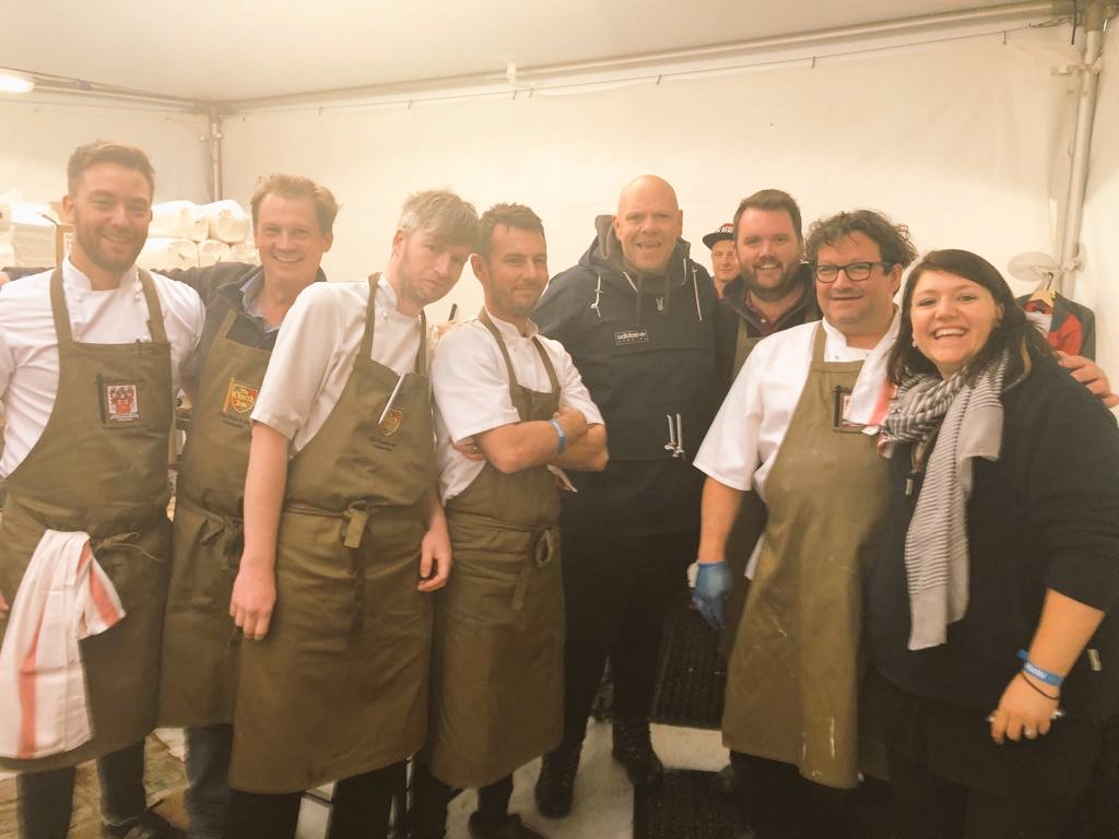 'When life throws you rainy days play in the puddles!' 🌧️☔💃🍴🍔
•
<a href="/Pubinthepark_/">Pub in the Park</a> Knutsford is open for business! 🎉🎶
•
#pitpknutsford #pitptour #cholmondeleyarms #foodfestival #knutsford