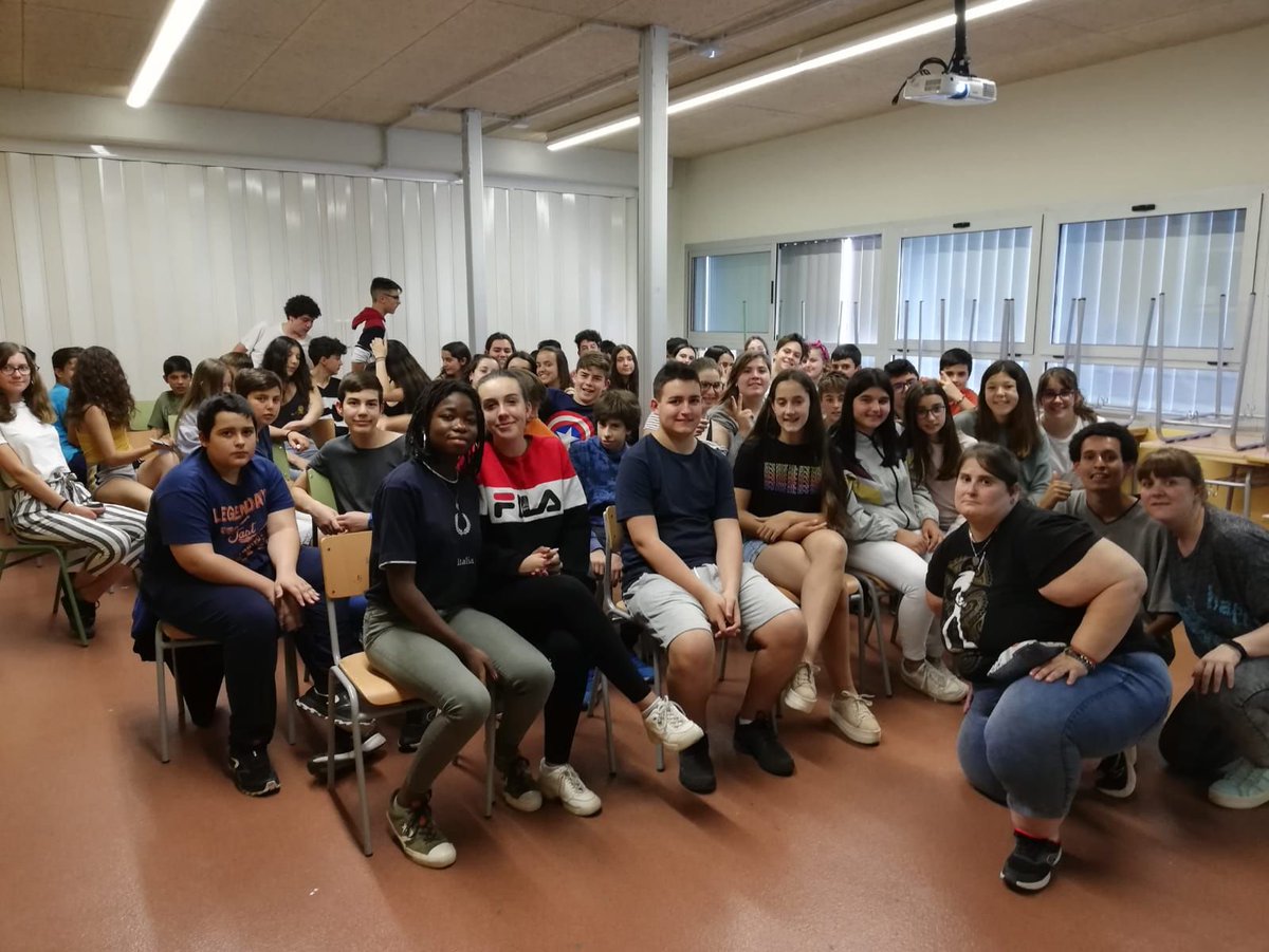 prodisterrassa's tweet photo. 🗣 Avui hem anat a l'IES Vacarisses amb el Pere i la Sole a fer una xerrada sobre la nostra fundació.Ens hem sentit molt acollits i la veritat és que el Pere i la Sole no ho podrien fer millor, ja són tots uns experts! #JuntsSomCapaços #Visitans #ElsMillorsGuies #IESVacarisses https://t.co/2VC9IPYL4c